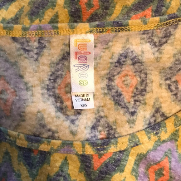 LuLaRoe Perfect T Distressed Diamond Ikat SW XXS - Picture 5 of 7